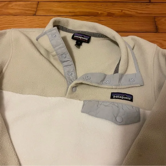 Patagonia Women’s Cream and Gray Sweater - Picture 4 of 6